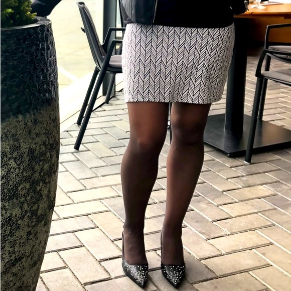 Zara Trafaluc herringbone weave stretch skirt. Pull-on style_pets & smoke-free - Picture 2 of 5